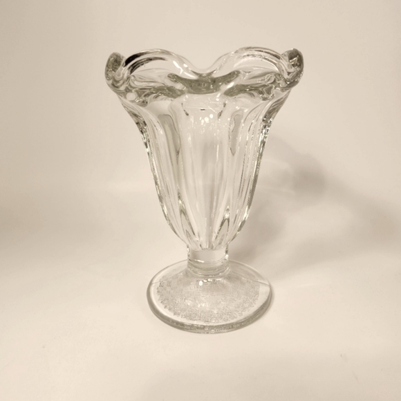 Vintage Tall Sundae Tulip shape Classic Glasses Set of 3 - Picture 3 of 5